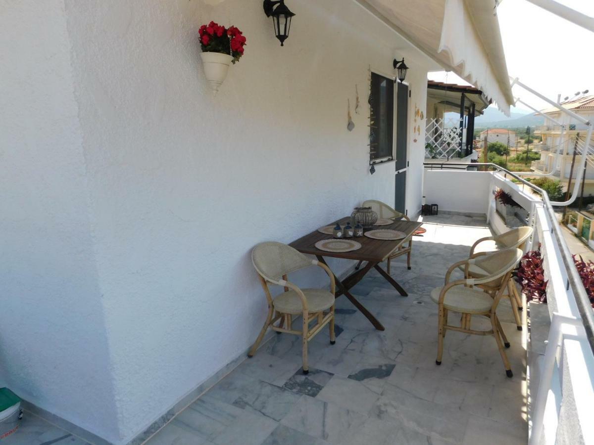 A Bright Home Away From Home Paralio Astros Exterior photo